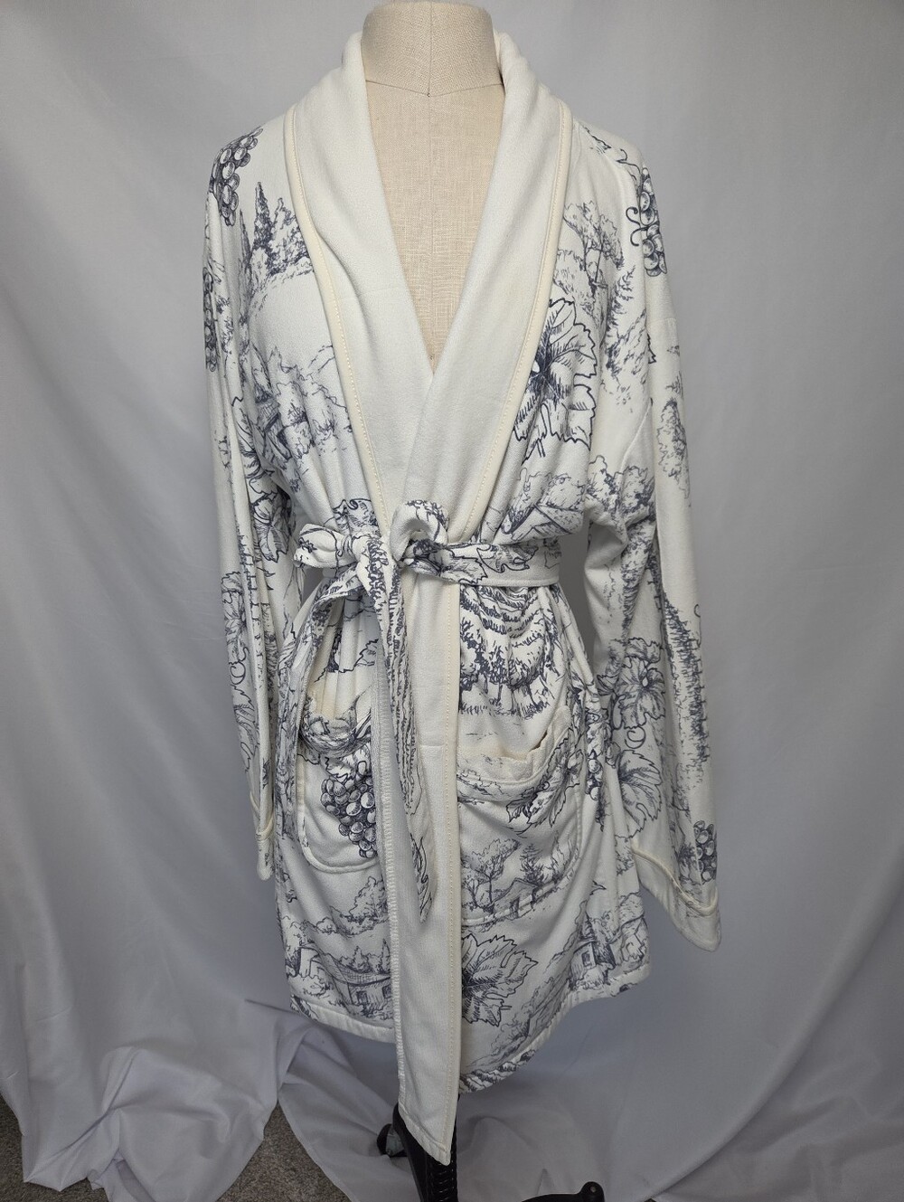 Wrap Up by VP Tuscan Vineyard Print Short Robe OS